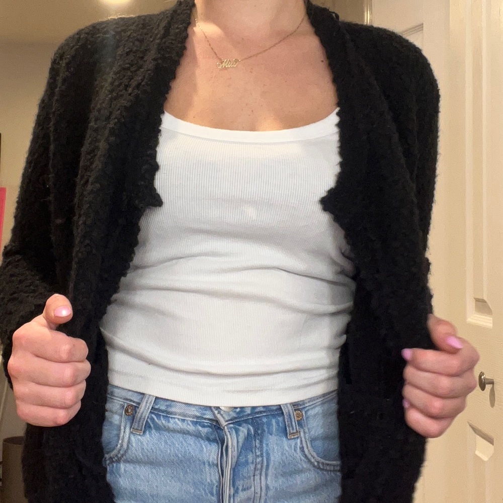 ITALIAN YARN made cardigan, with pockets. Fits XS-M. 🖤